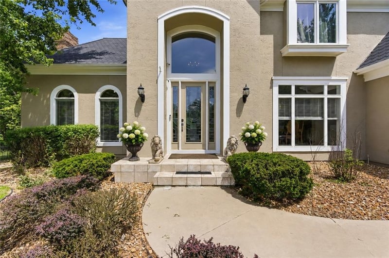4407 N Mulberry Dr, Kansas City, MO 64116