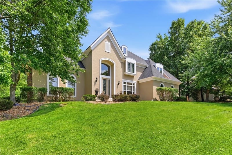 4407 N Mulberry Dr, Kansas City, MO 64116