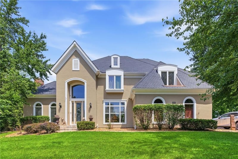 4407 N Mulberry Dr, Kansas City, MO 64116