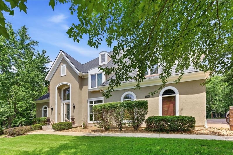 4407 N Mulberry Dr, Kansas City, MO 64116