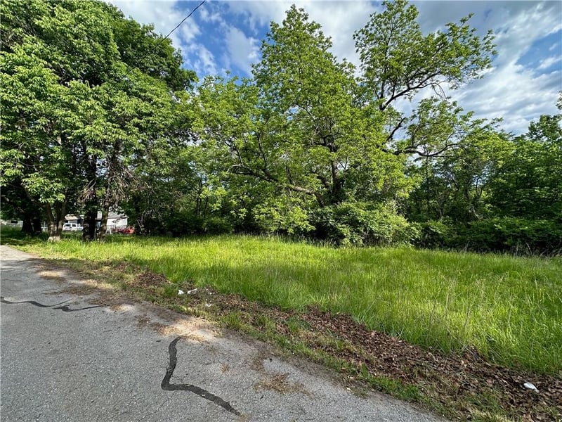 3306 80th St, Kansas City, MO 64132