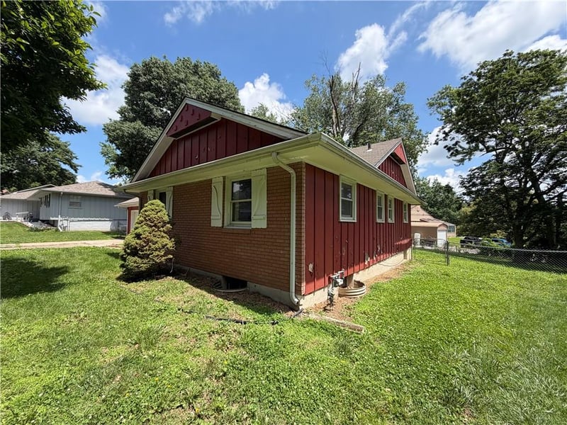 5913 Hunter St, Raytown, MO 64133