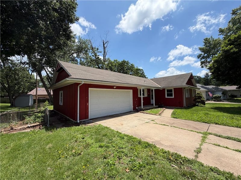 5913 Hunter St, Raytown, MO 64133