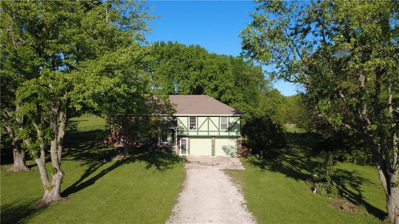 811 Barron Rd, Raymore, MO 64083