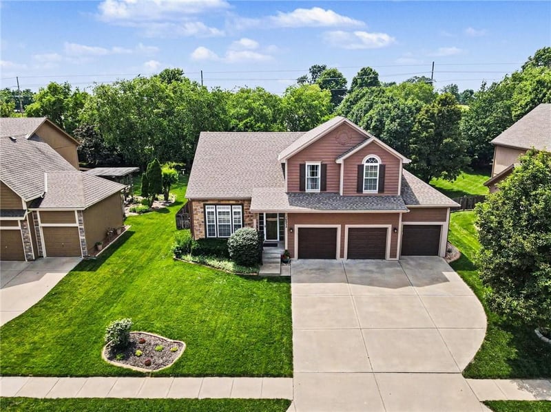 10952 S Emerald St, Olathe, KS 66061
