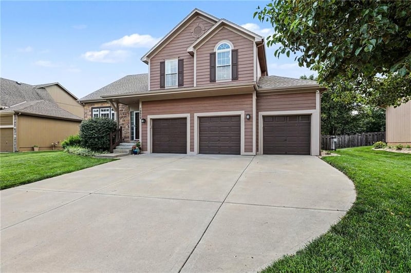 10952 S Emerald St, Olathe, KS 66061