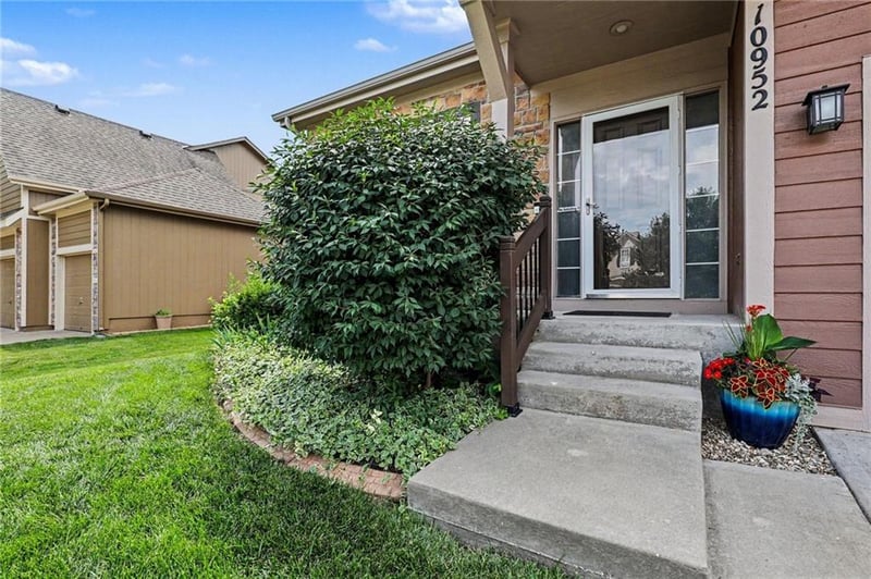 10952 S Emerald St, Olathe, KS 66061