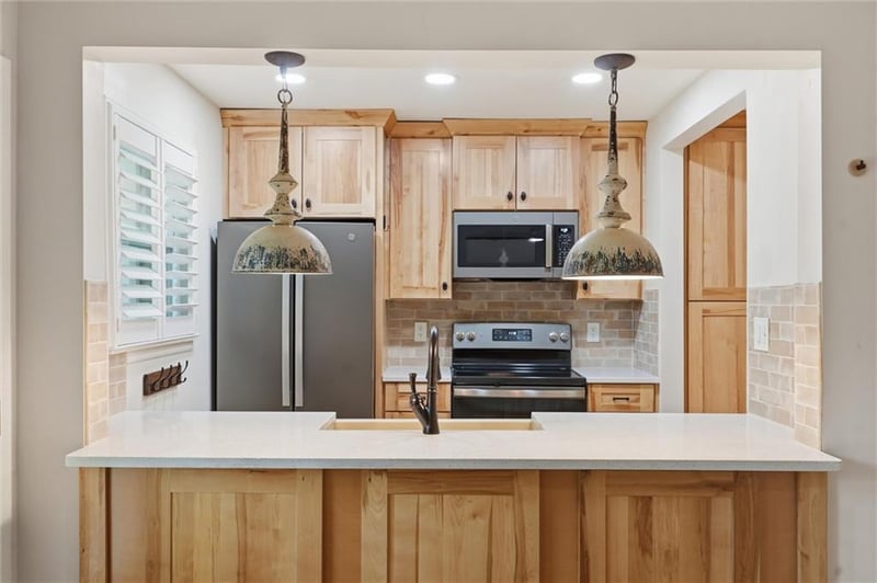 8346 Barrybrooke Dr, Kansas City, MO 64151