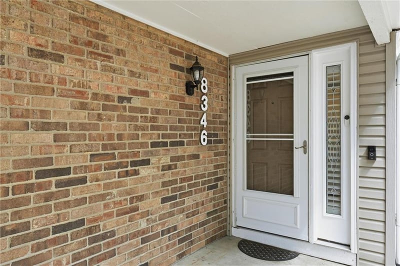 8346 Barrybrooke Dr, Kansas City, MO 64151