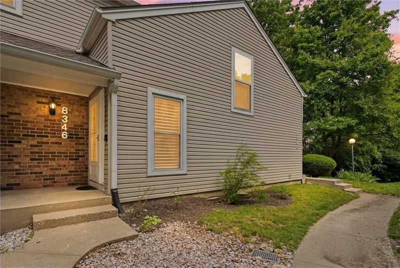 8346 Barrybrooke Dr, Kansas City, MO 64151