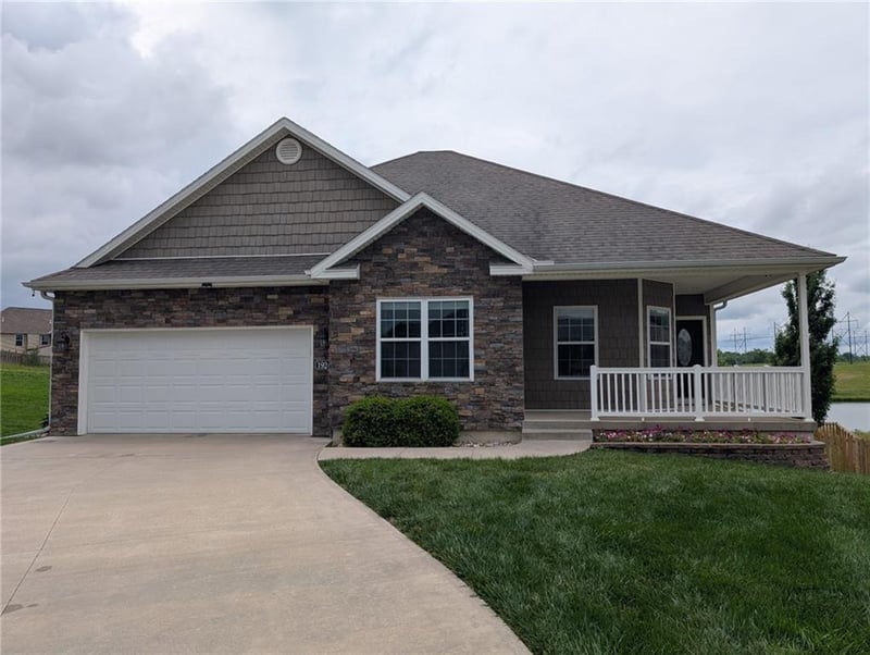 19246 Cherokee Ct, St Joseph, MO 64505