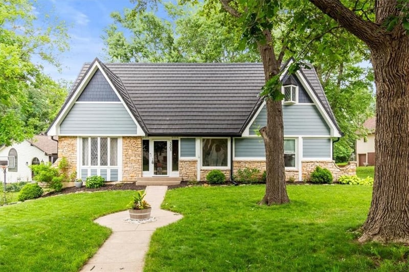 3503 Beechwood Cir, Lee's Summit, MO 64064