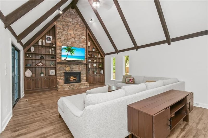 3503 Beechwood Cir, Lee's Summit, MO 64064