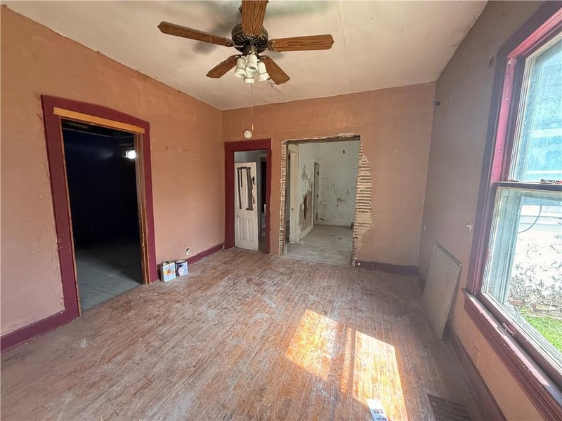 2725 Delaware St, St Joseph, MO 64506