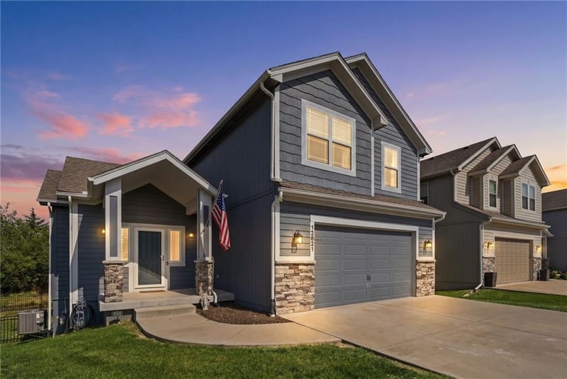 12621 Charlotte St, Kansas City, MO 64146