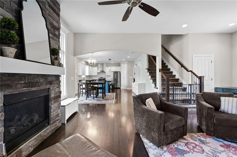 12621 Charlotte St, Kansas City, MO 64146