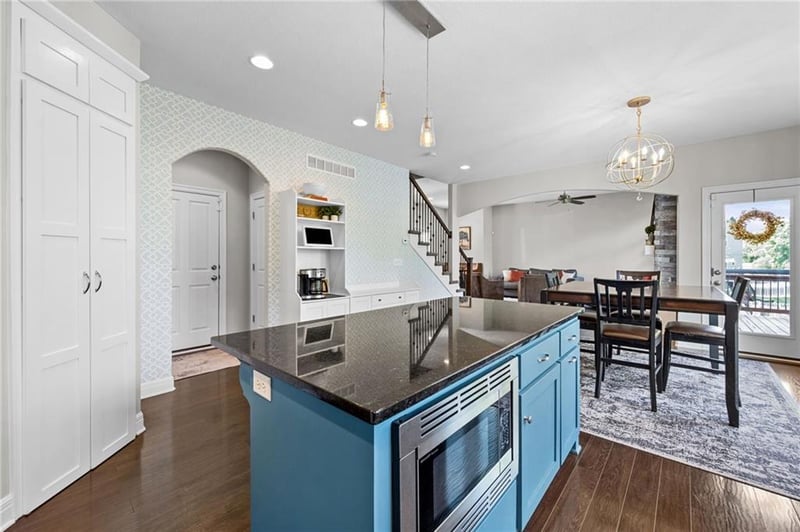 12621 Charlotte St, Kansas City, MO 64146