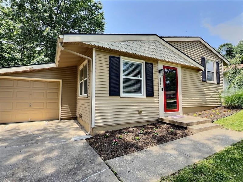 4112 Hardesty Ave, Kansas City, MO 64117