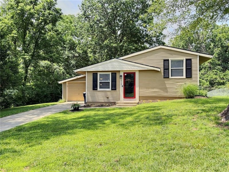4112 Hardesty Ave, Kansas City, MO 64117
