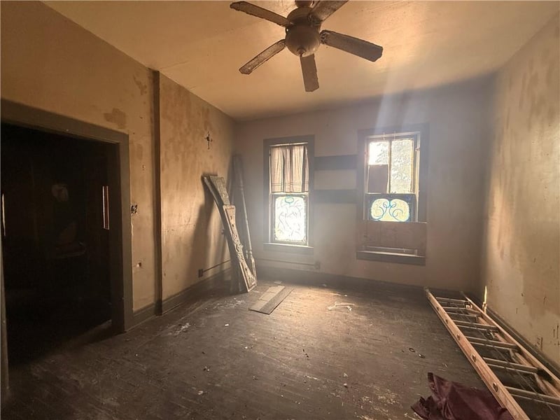1921 Jones St, St Joseph, MO 64501