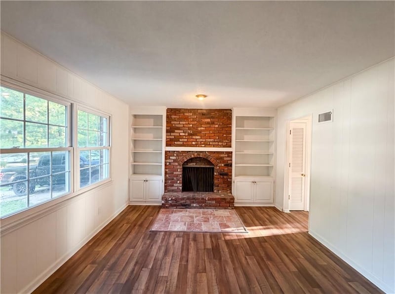 5243 Lydia Ave, Kansas City, MO 64118