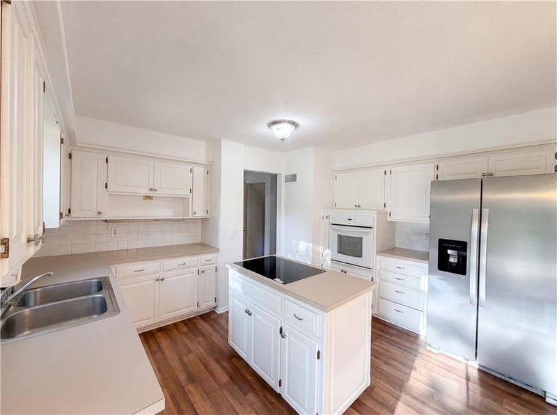 5243 Lydia Ave, Kansas City, MO 64118