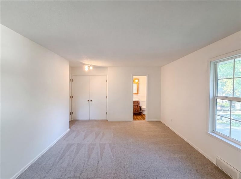 5243 Lydia Ave, Kansas City, MO 64118