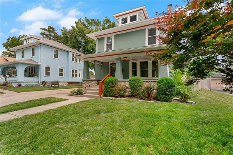 5915 Holmes St, Kansas City, MO 64110
