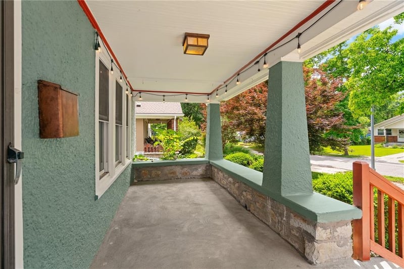 5915 Holmes St, Kansas City, MO 64110