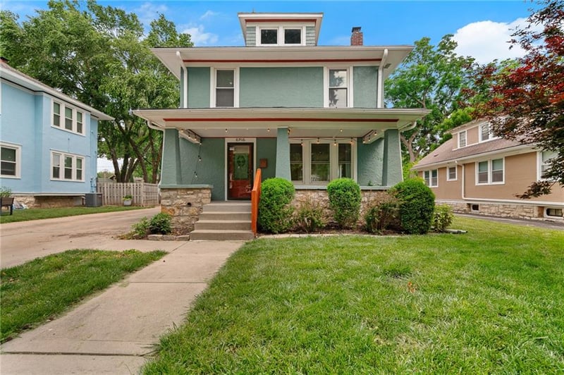 5915 Holmes St, Kansas City, MO 64110