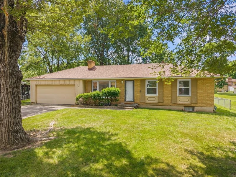 1707 75th St, Gladstone, MO 64118