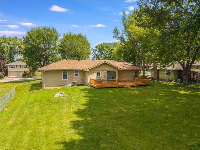 1707 75th St, Gladstone, MO 64118