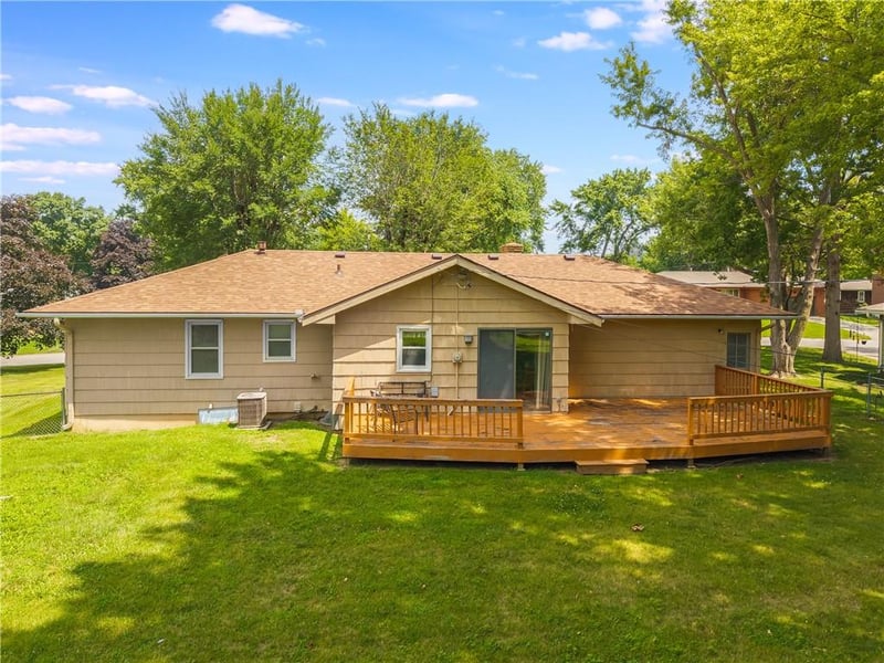 1707 75th St, Gladstone, MO 64118