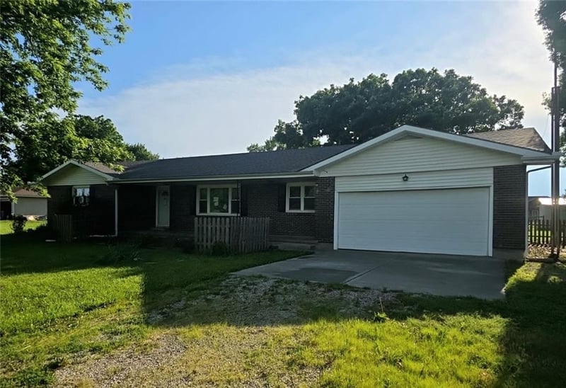 27429 59 Hw, Garnett, KS 66032