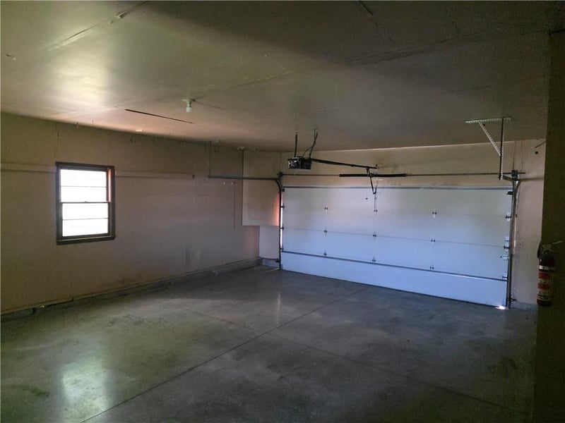 27429 59 Hw, Garnett, KS 66032
