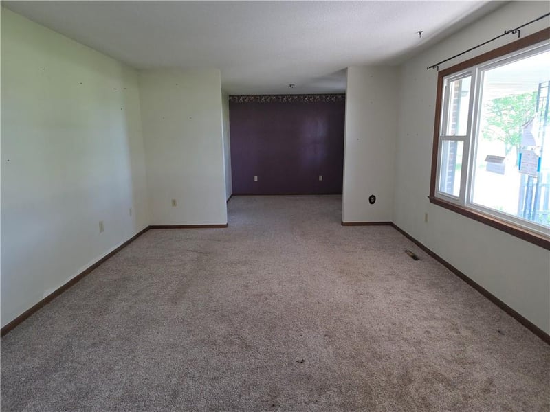 27429 59 Hw, Garnett, KS 66032