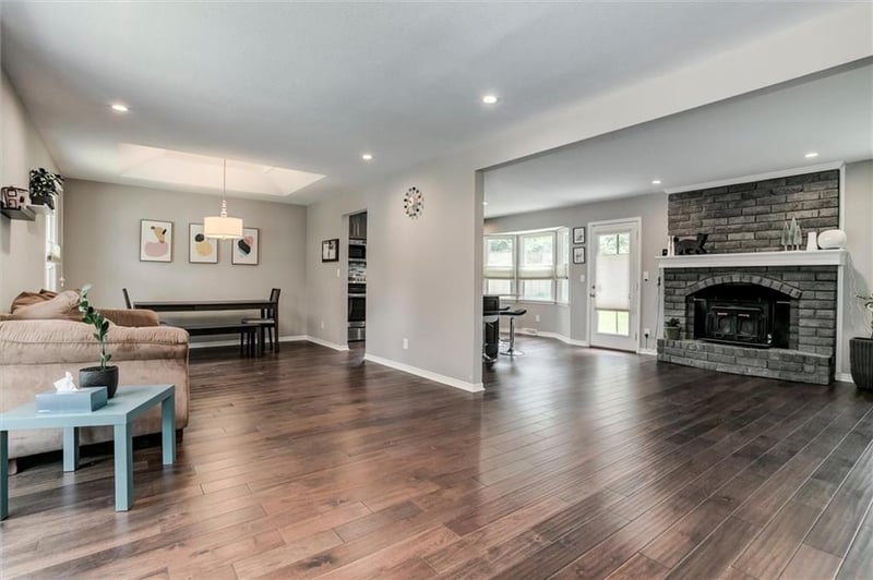 10101 Mirror Lake Ct, Kansas City, MO 64152