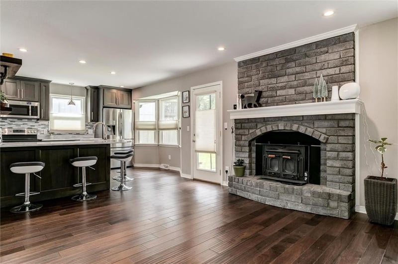 10101 Mirror Lake Ct, Kansas City, MO 64152