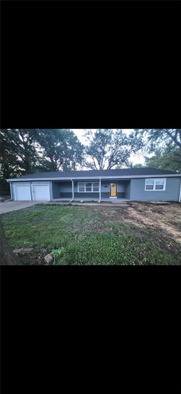 7310 High Groove Rd, Grandview, MO 64030