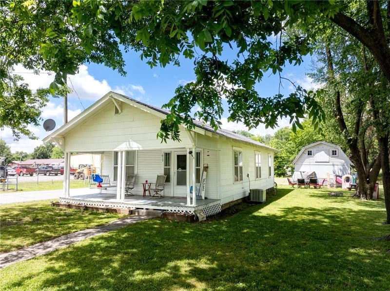 615 Kansas Ave, Columbus, KS 66725