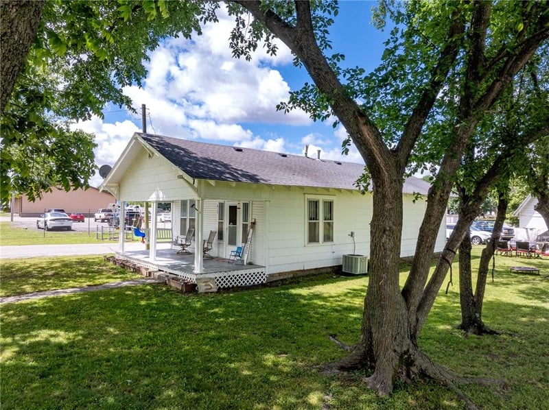615 Kansas Ave, Columbus, KS 66725
