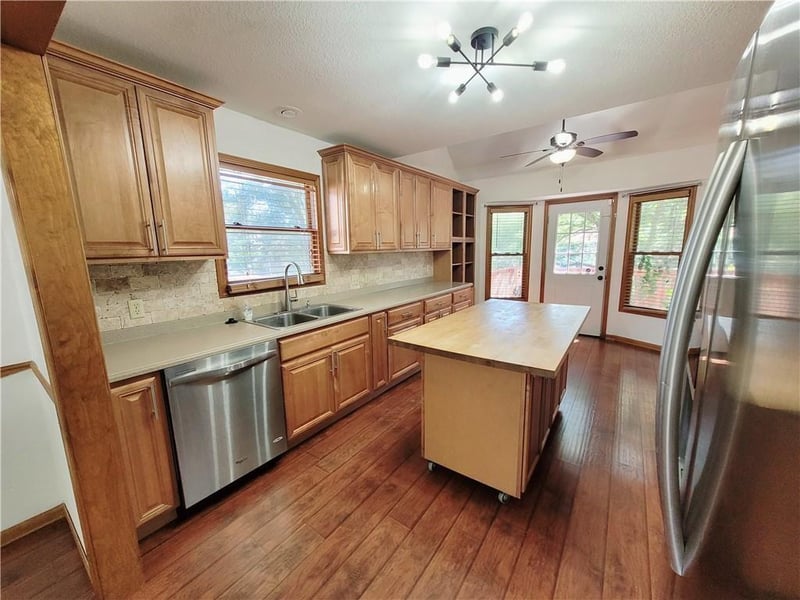 4521 Park Ten Ct, Leavenworth, KS 66048