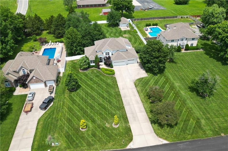 4501 NW Bittersweet Ln, Blue Springs, MO 64015
