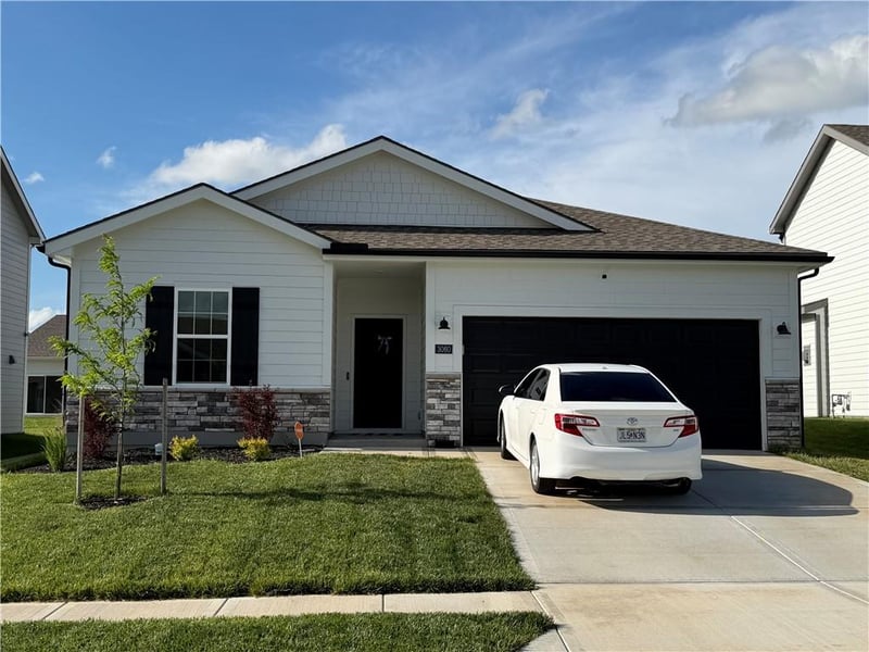 3060 96th St, Kansas City, MO 64154