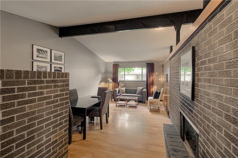 9122 Grant Ln, Overland Park, KS 66212