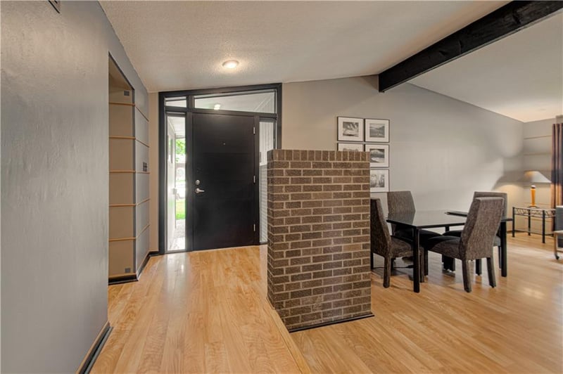 9122 Grant Ln, Overland Park, KS 66212