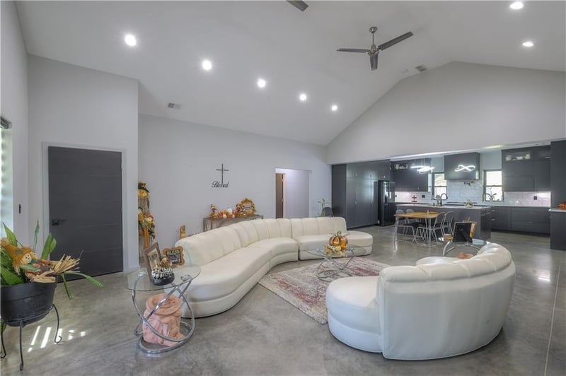 105 Hebar St, East Lynne, MO 64743