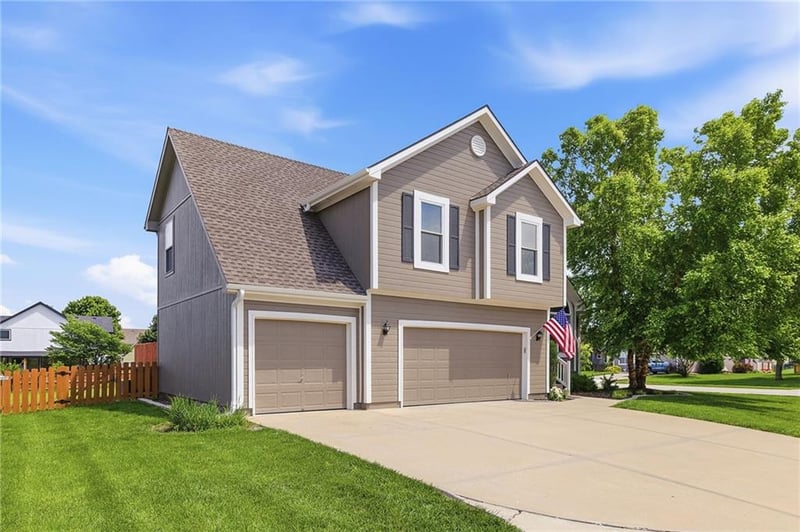 507 River Birch Rd, Raymore, MO 64083