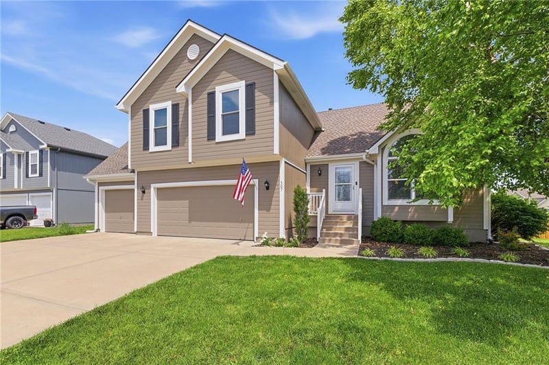 507 River Birch Rd, Raymore, MO 64083