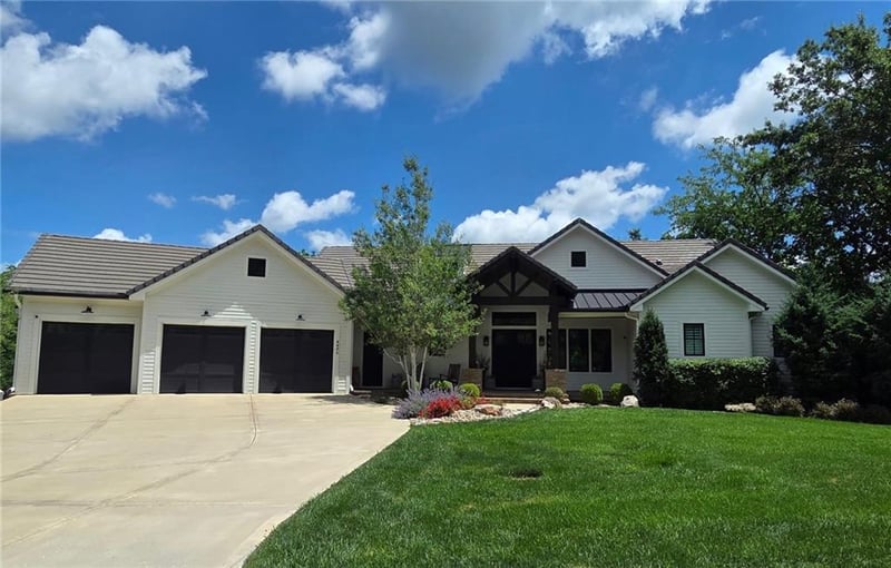 4951 Canyon Rd, Lee's Summit, MO 64064